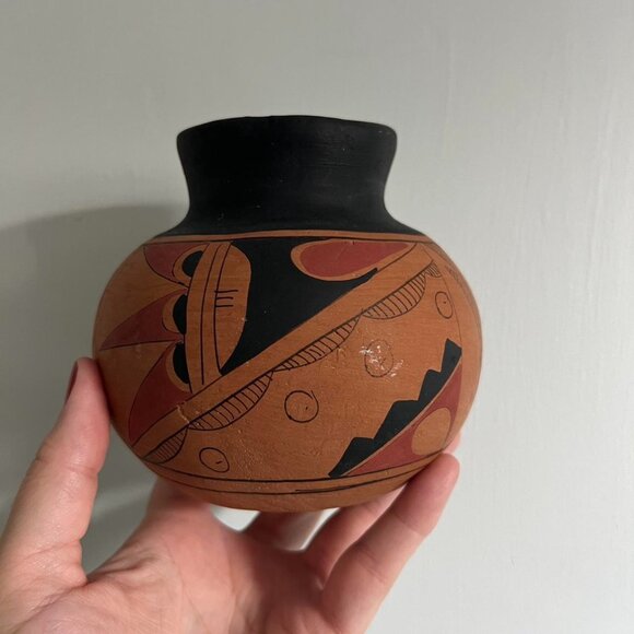 Vintage Black Red and Clay Colored Pottery with Design, signed - Picture 6 of 8